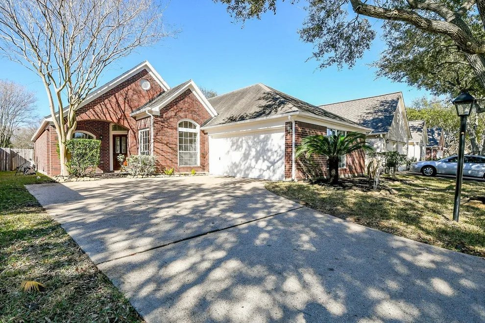 Unit for sale at 12314 Shadowpoint Drive, Houston, TX 77082