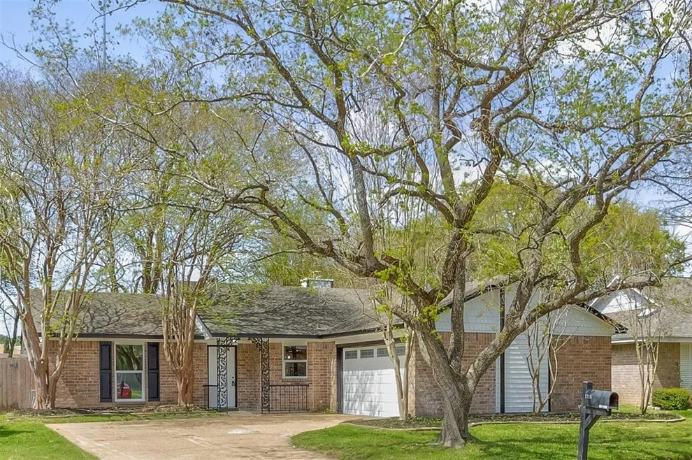 Unit for sale at 7715 Woodland West Drive, Houston, TX 77040