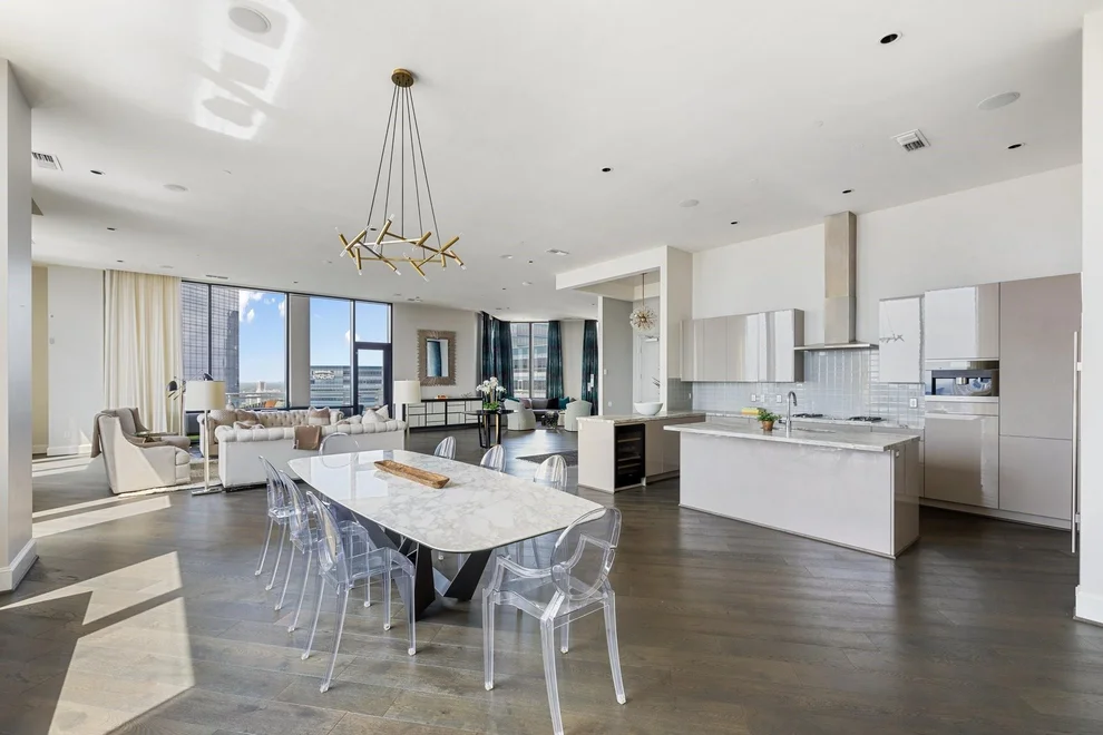 Unit for sale at 1409 Post Oak Boulevard, Houston, TX 77056