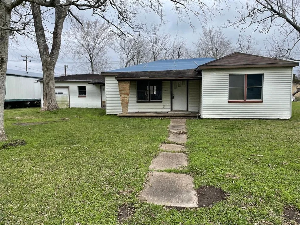 Unit for sale at 3611 Cedar Street, Damon, TX 77430