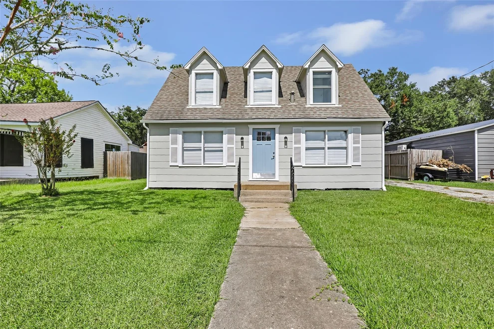 Unit for sale at 1005 N Main Street, Dayton, TX 77535