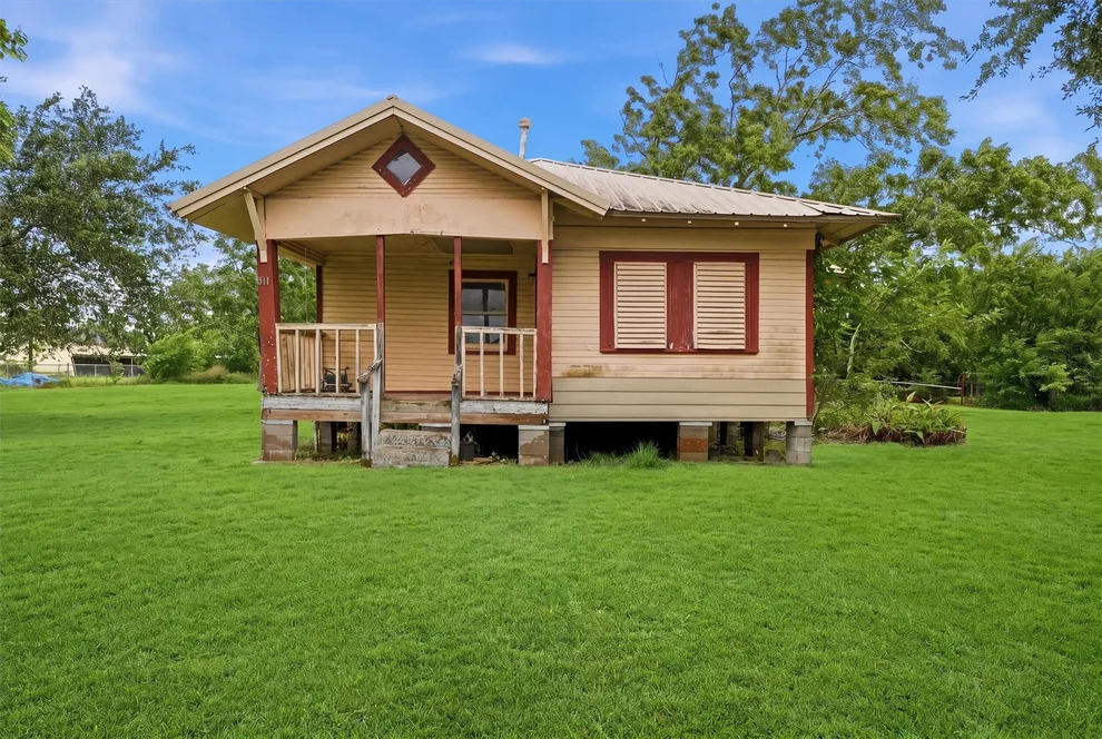 Unit for sale at 811 W Broad Street, Freeport, TX 77541