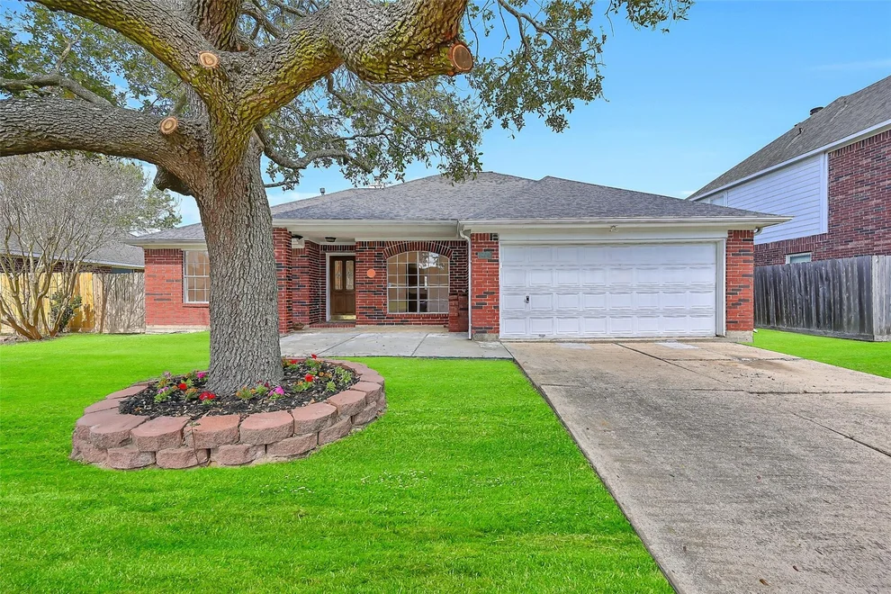 Unit for sale at 2118 Westminister Street, Pearland, TX 77581