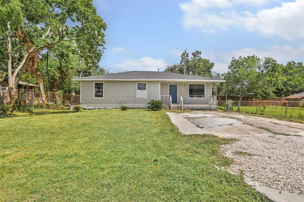 Unit for sale at 234 Bay Oaks Drive, La Porte, TX 77571