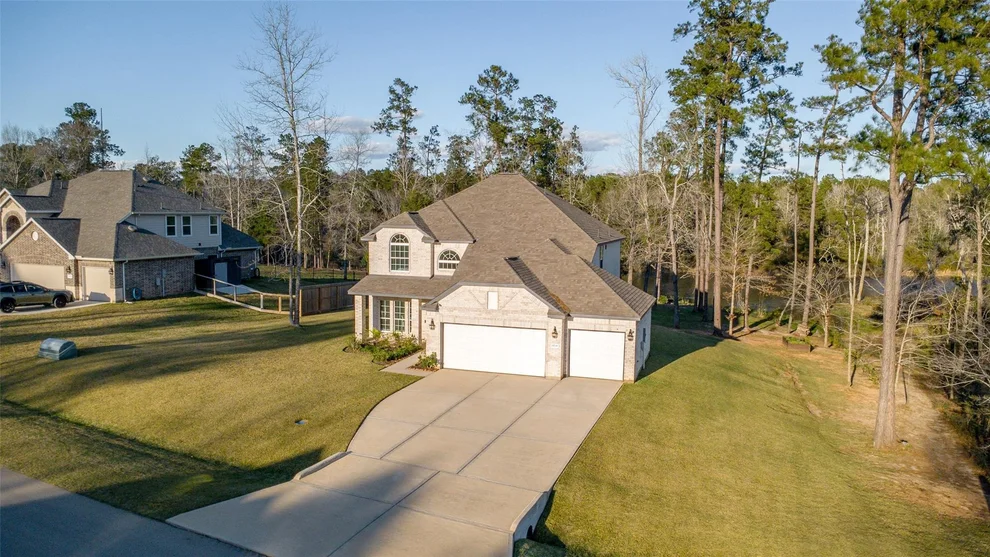 Unit for sale at 11731 Oakwood Ranch Drive, Willis, TX 77378