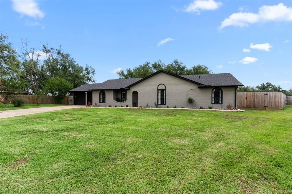 Unit for sale at 1453 Pin Oak Drive, Bellville, TX 77418