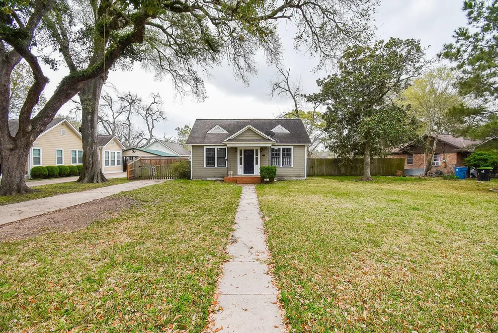Unit for sale at 301 Fannin Street, Richmond, TX 77469