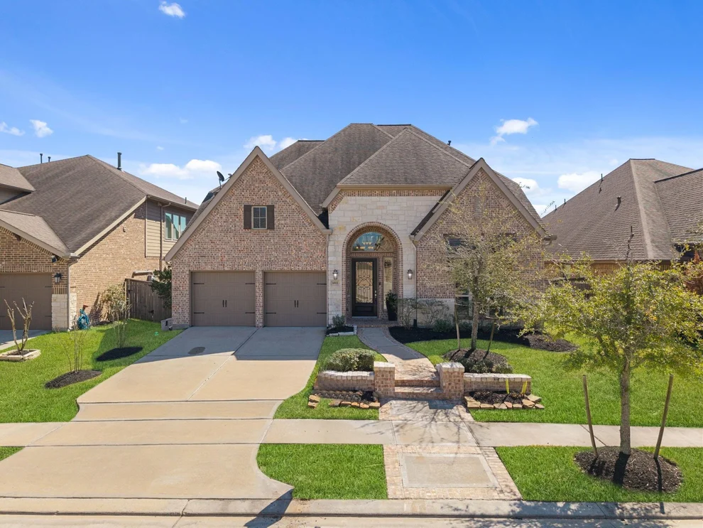 Unit for sale at 18911 New Birmingham Drive, Cypress, TX 77433