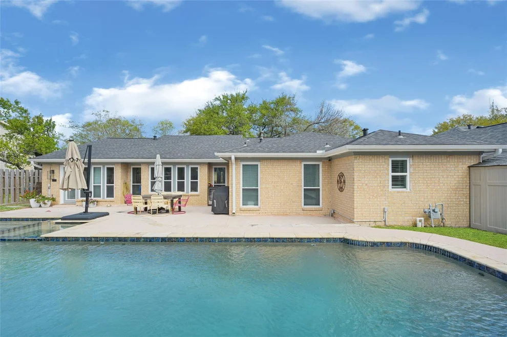 Unit for sale at 6119 Hummingbird Street, Houston, TX 77096