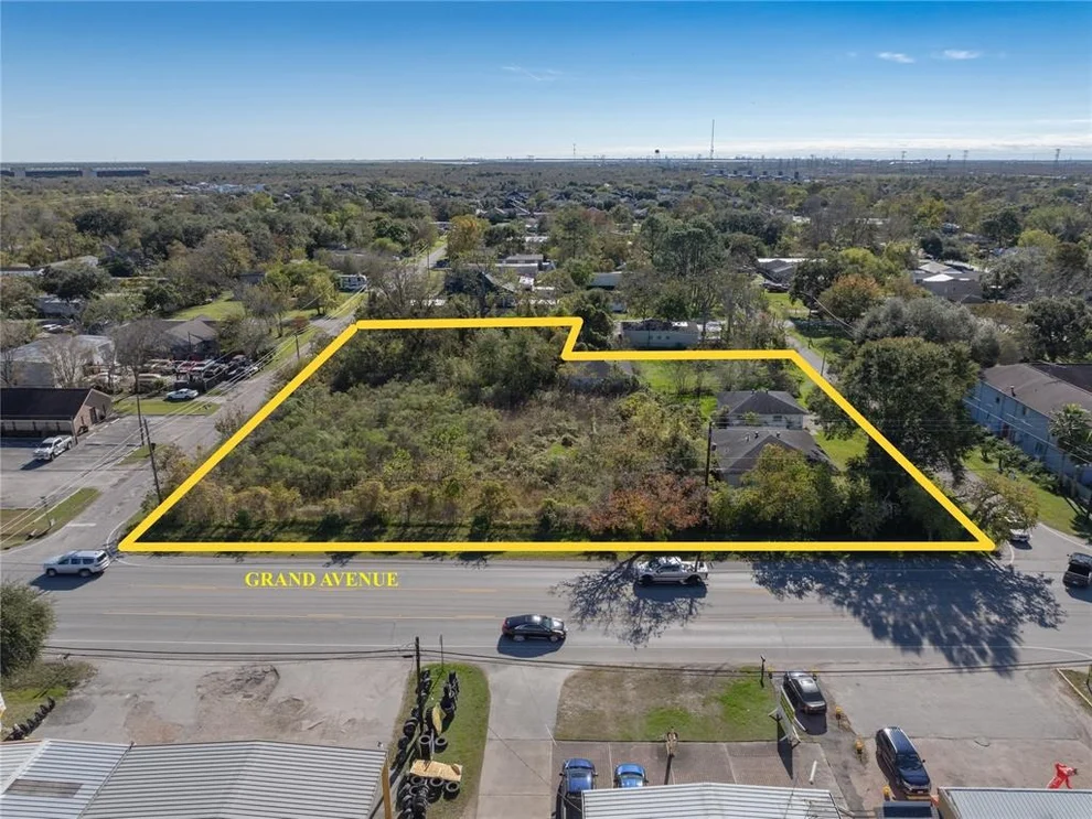 Unit for sale at 843 Grand Avenue, Bacliff, TX 77518