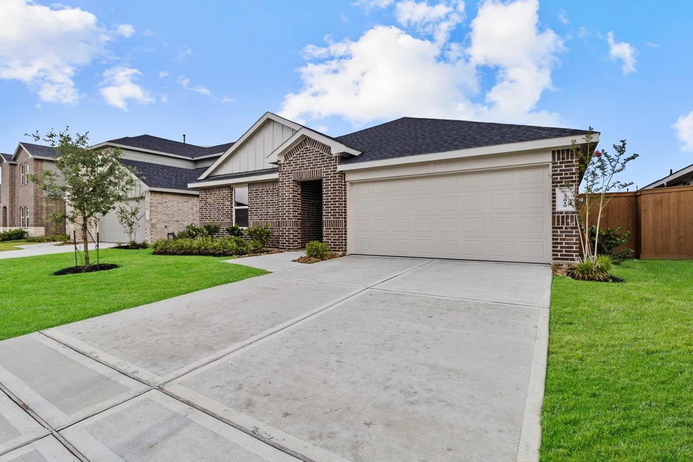 Unit for sale at 22010 Vernazza Bend Drive, Hockley, TX 77447