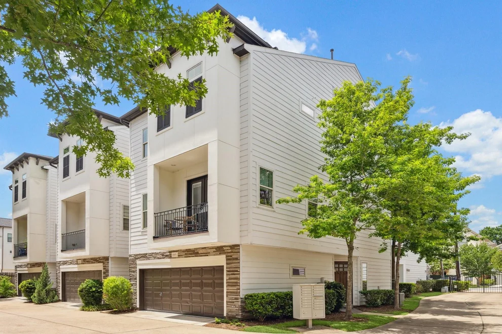 Unit for sale at 1010 W 24th Street, Houston, TX 77008