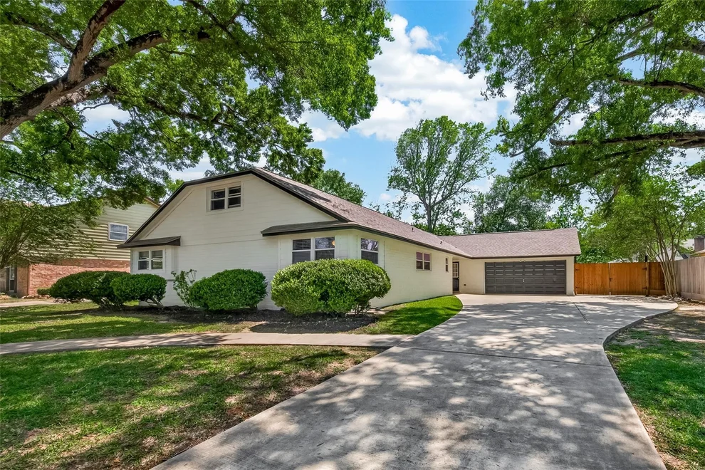 Unit for sale at 4142 Willow Hill Drive, Seabrook, TX 77586