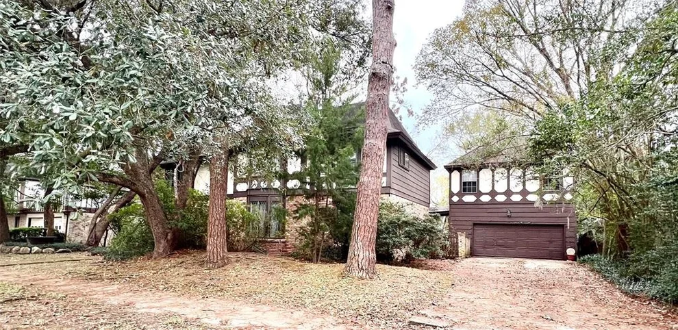 Unit for sale at 1115 Woodbank Drive, Seabrook, TX 77586