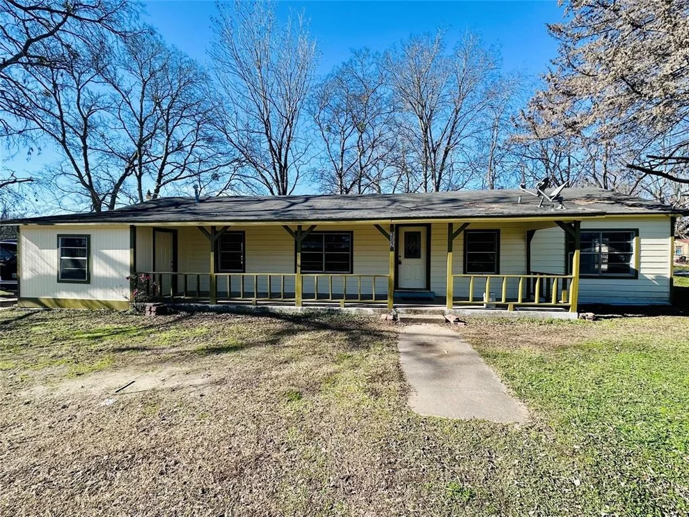 Unit for sale at 302 S 3rd Street, Normangee, TX 77871