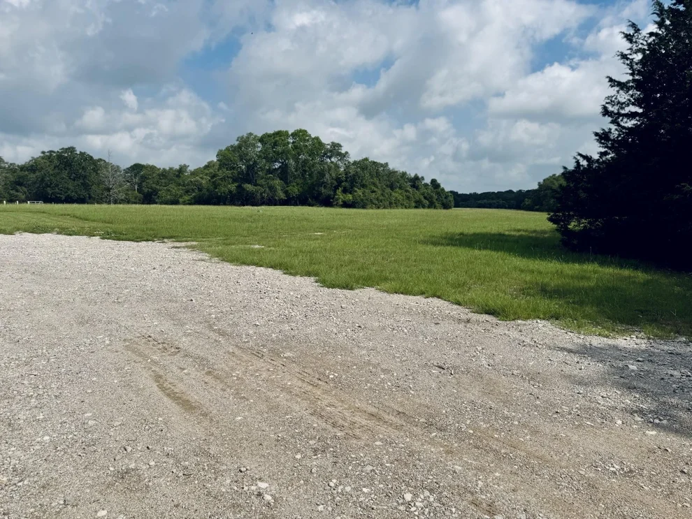 Unit for sale at 104 County Road 149, Hallettsville, TX 77964