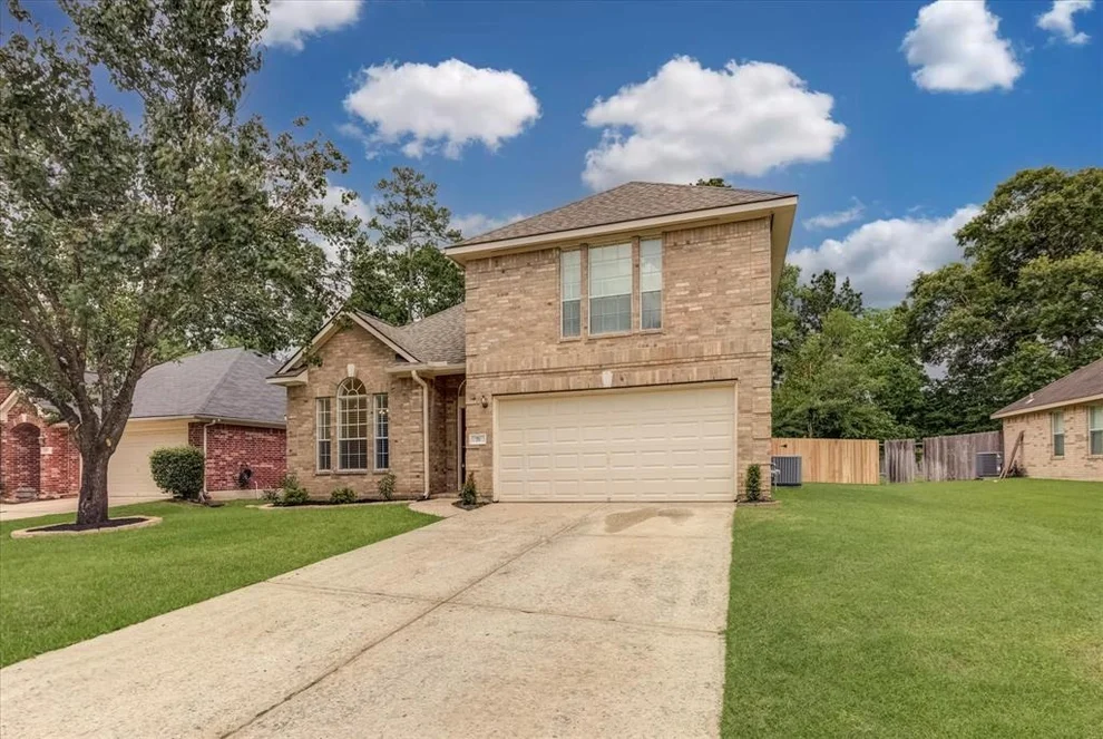 Unit for sale at 71 N Merryweather Circle, Conroe, TX 77384