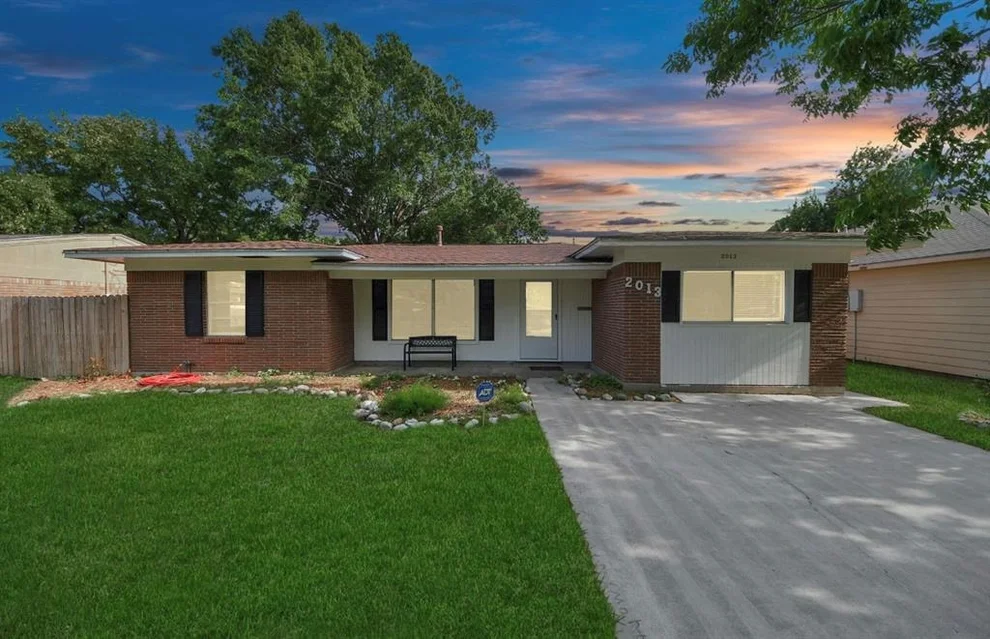 Unit for sale at 2013 15th Avenue N, Texas City, TX 77590