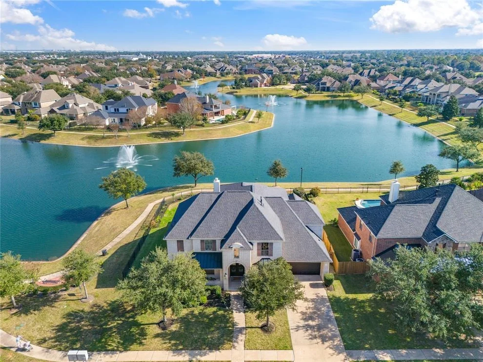 Unit for sale at 8726 Hollow Banks Lane, Houston, TX 77095
