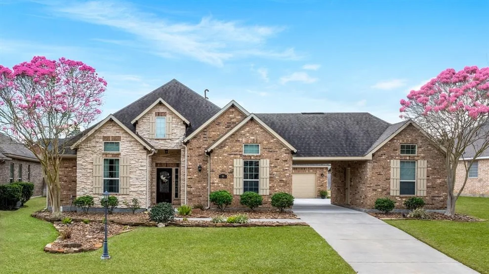 Unit for sale at 55 Victoria Drive W, Montgomery, TX 77356
