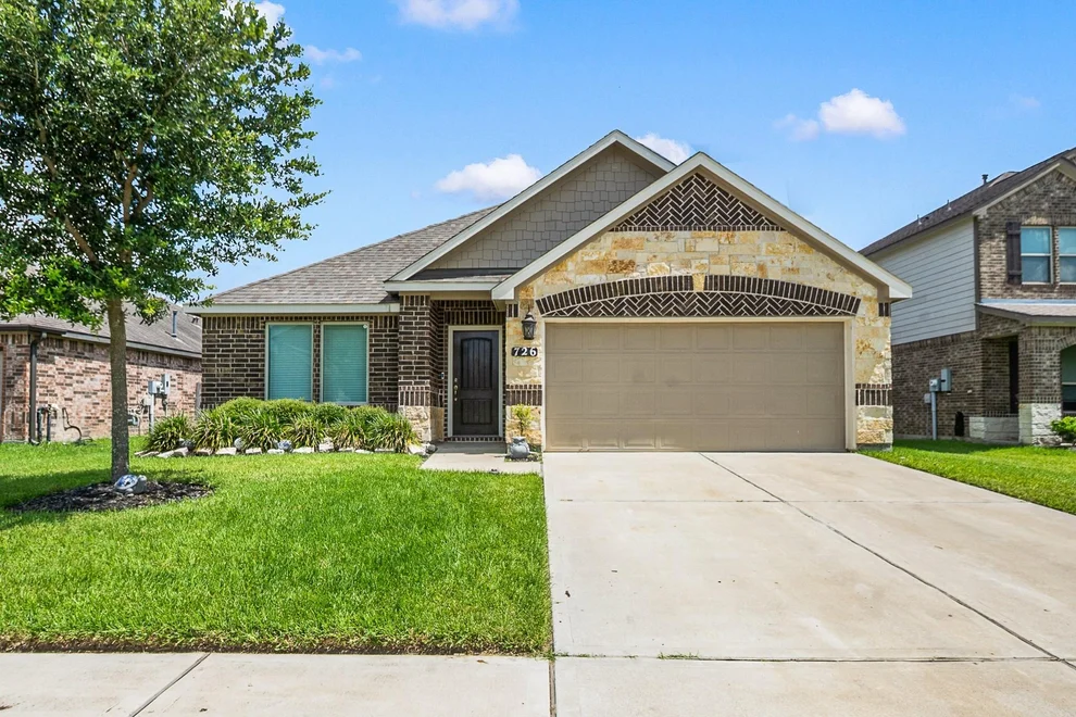 Unit for sale at 726 Rim Water Drive, Alvin, TX 77511