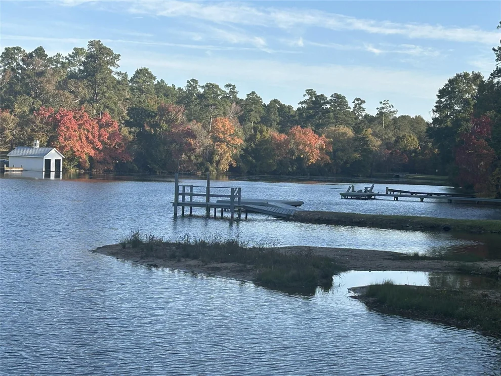 Unit for sale at 134 Sunset Lake, Huntsville, TX 77340
