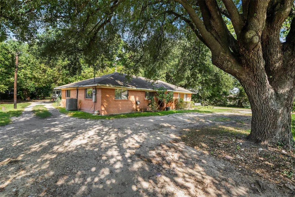Unit for sale at 13909 Kershaw Street, Houston, TX 77037