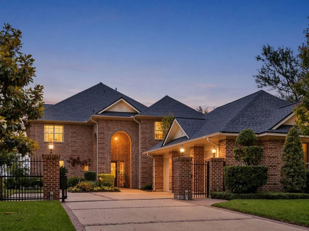 Unit for sale at 1602 Enterprise Circle, League City, TX 77573