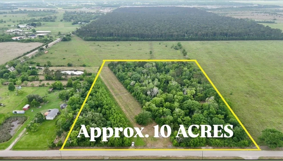 Unit for sale at 22318 County Road 48, Danbury, TX 77583