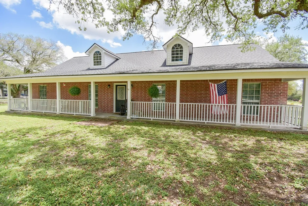 Unit for sale at 4427 County Road 382, Louise, TX 77455