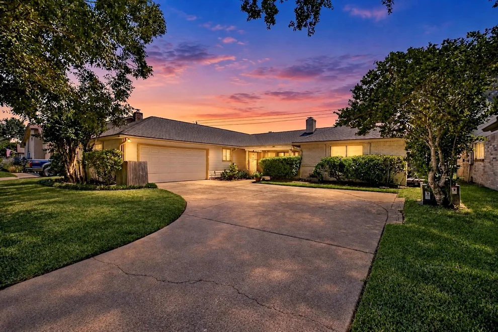 Unit for sale at 3415 W Creek Club Drive, Missouri City, TX 77459