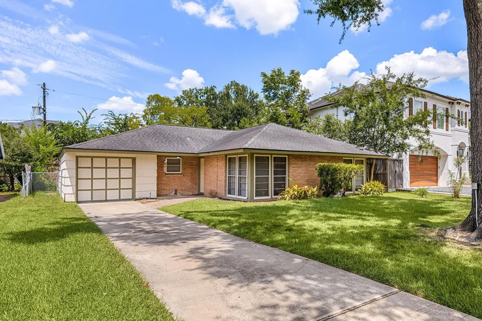 Unit for sale at 5116 Evergreen Street, Bellaire, TX 77401