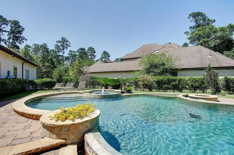 Unit for sale at 31 Cartouche, The Woodlands, TX 77382