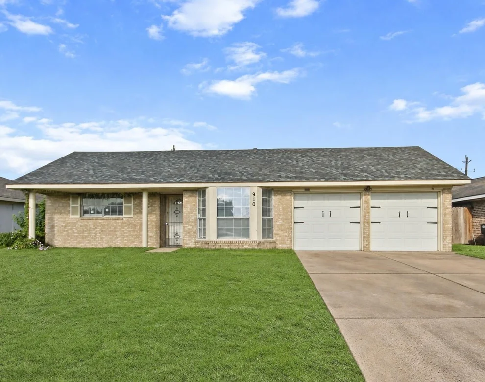 Unit for sale at 910 Centerwood Drive, Houston, TX 77013