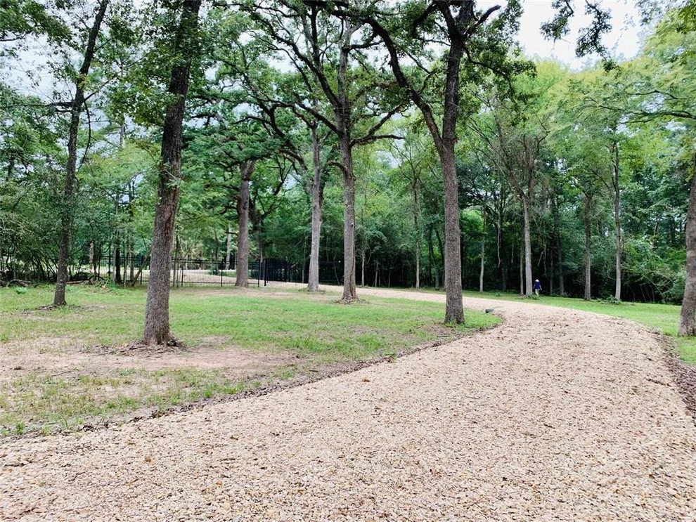 Unit for sale at 19739 E Lakeshore Drive, Magnolia, TX 77355