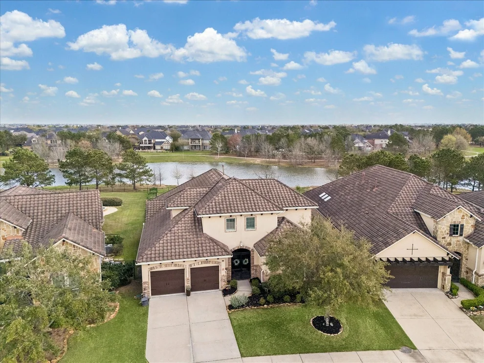 Unit for sale at 95 Lake View Loop, Fulshear, TX 77441