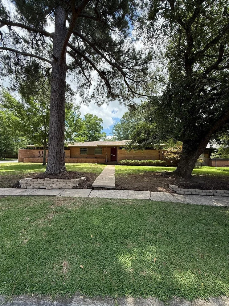 Unit for sale at 905 Persimmon Avenue, Lufkin, TX 75904