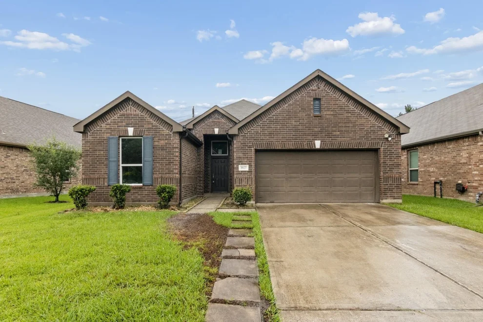 Unit for sale at 5927 Rivergrove Bend Drive, Humble, TX 77346