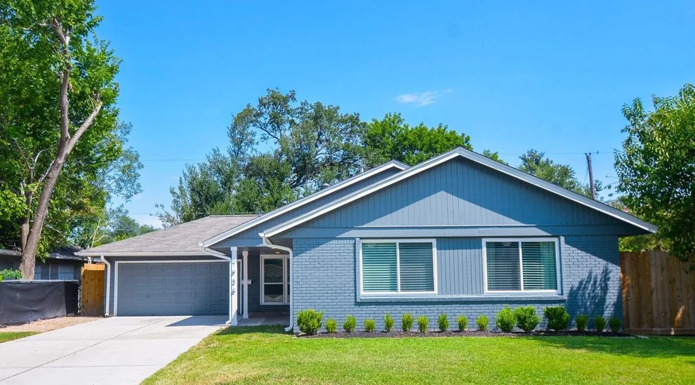 Unit for sale at 7926 Ridgeview Drive, Houston, TX 77055