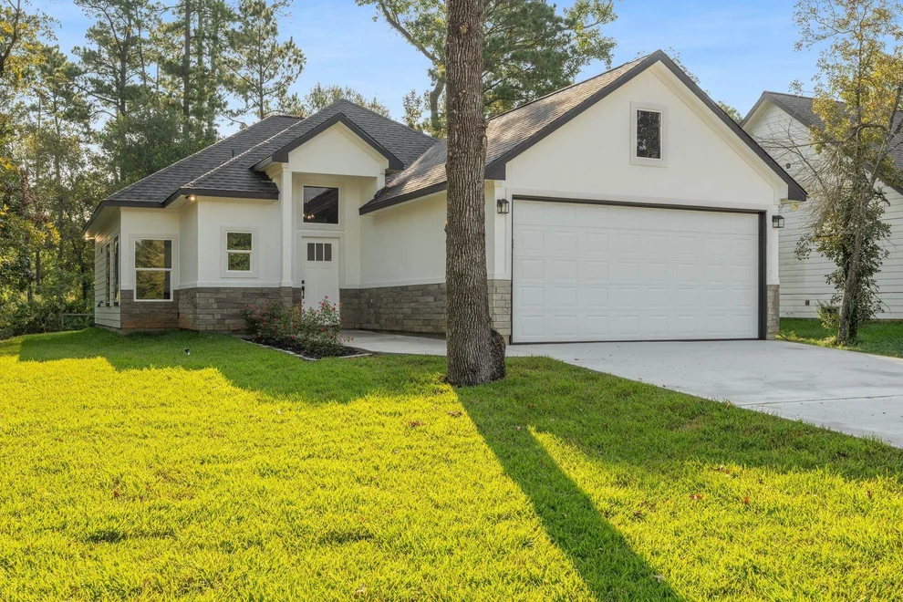 Unit for sale at 14962 Indian Hill Trail, Willis, TX 77378