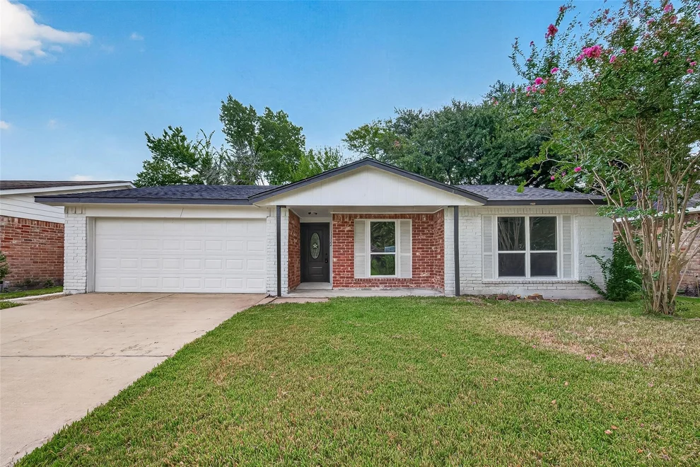 Unit for sale at 13722 New Village Lane, Sugar Land, TX 77498