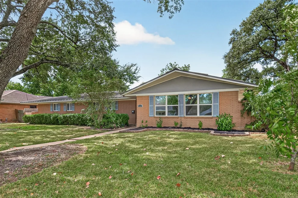 Unit for sale at 11310 Gaymoor Drive, Houston, TX 77035