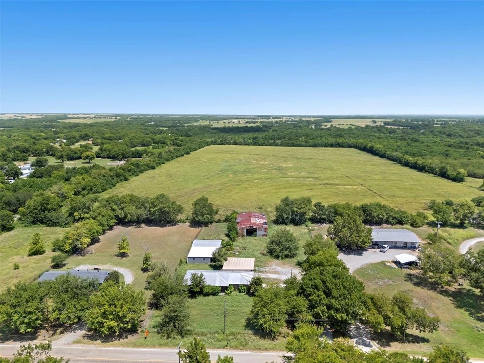 Unit for sale at 704 E Grand Street, Whitewright, TX 75491
