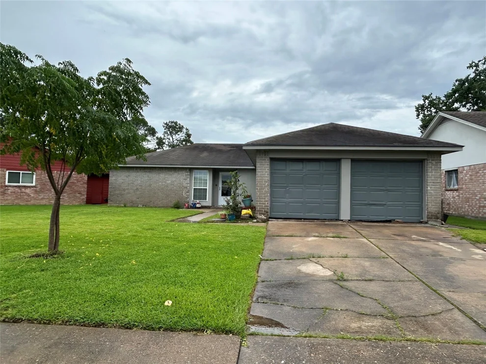 Unit for sale at 17311 Heritage Bay Drive, Webster, TX 77598
