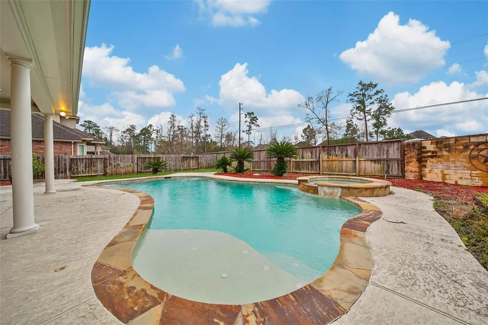 Unit for sale at 2521 Sandy Lodge Court, Kingwood, TX 77345