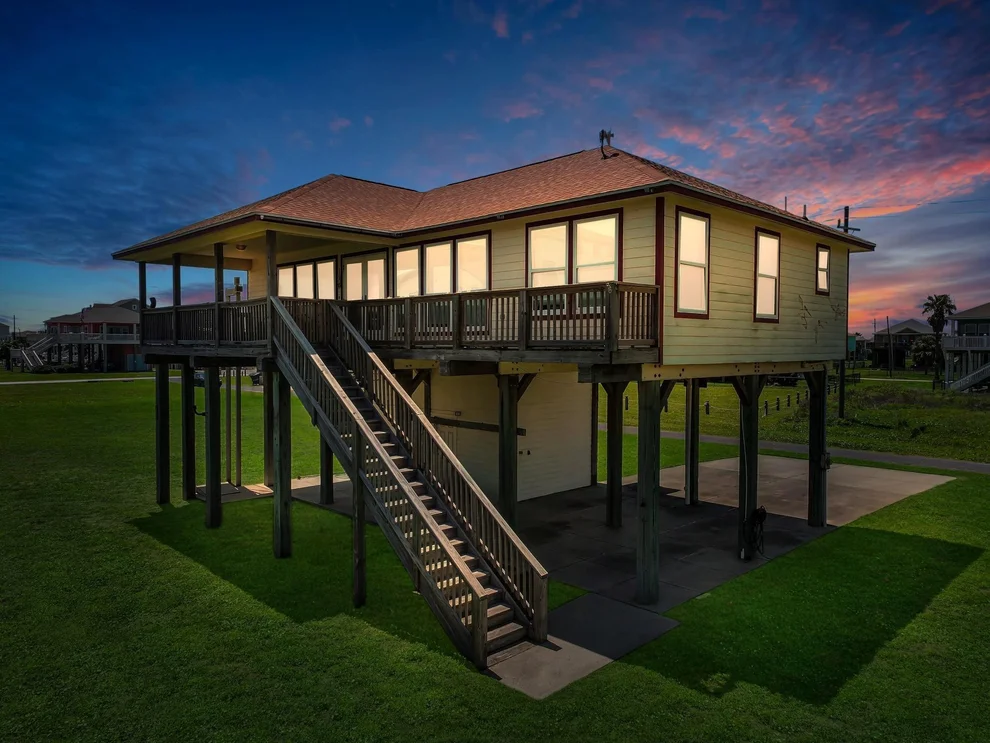 Unit for sale at 2006 Idyleview View, Crystal Beach, TX 77650