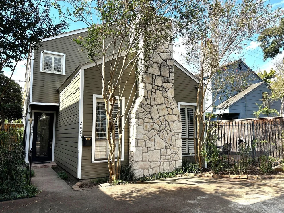 Unit for sale at 2606 Nantucket Drive, Houston, TX 77057