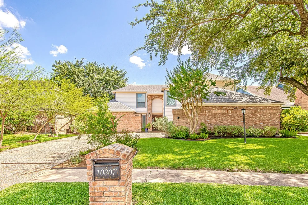 Unit for sale at 10307 Piping Rock Lane, Houston, TX 77042