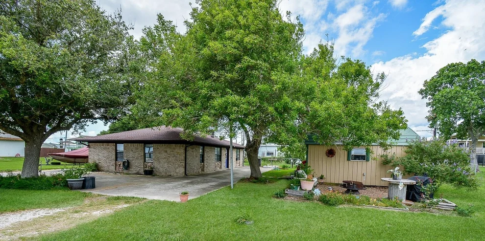 Unit for sale at 1495 W Bayshore Drive, Palacios, TX 77465