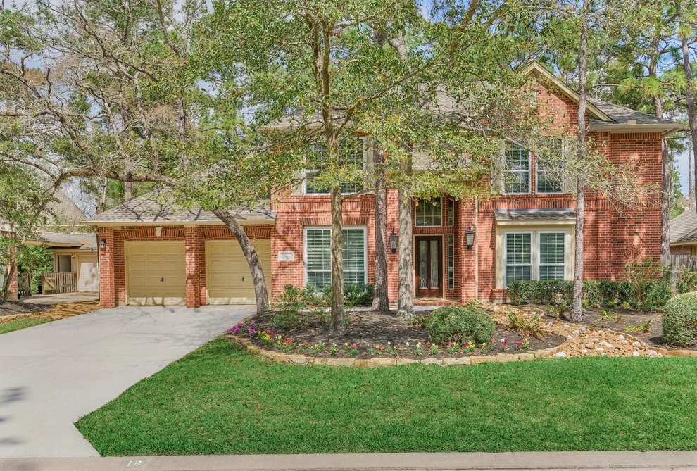 Unit for sale at 18 Gallant Oak Place, The Woodlands, TX 77381
